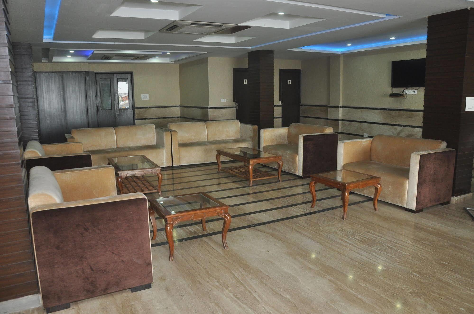 Fairmint Global Hotel Ню Делхи Екстериор снимка